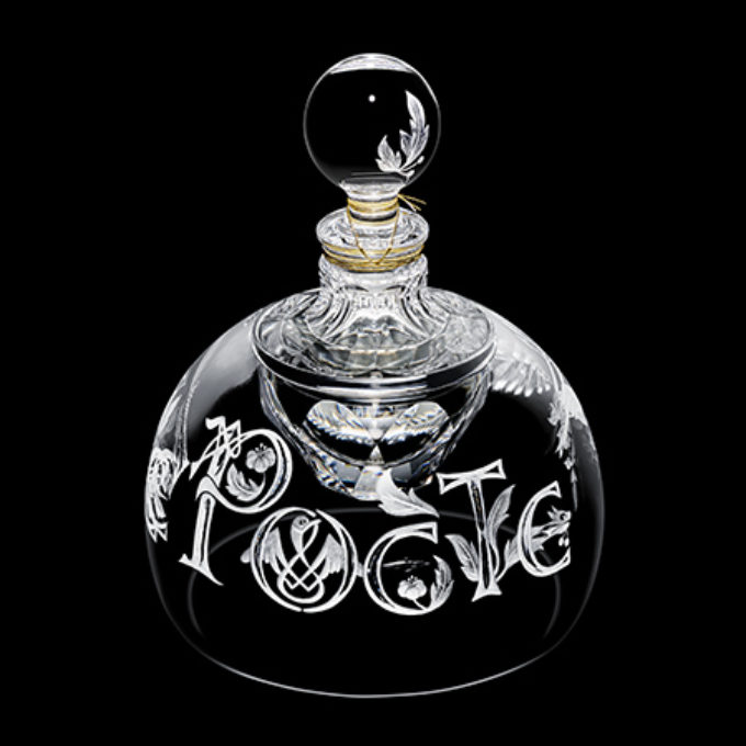 透明の化粧品ボトル 化粧品レタッチ