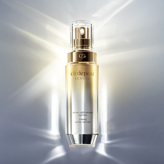 ゴールドの化粧品ボトル 化粧品レタッチ