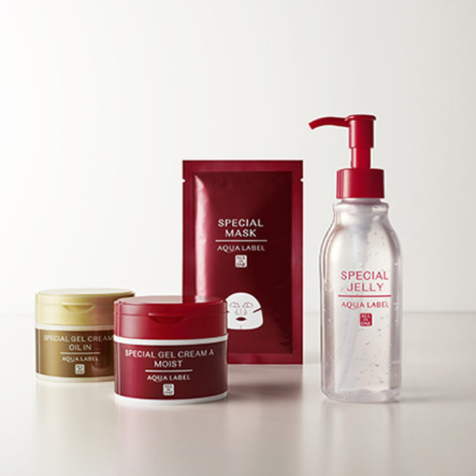 AQUA LABEL赤いボトルの化粧品4点 化粧品レタッチ