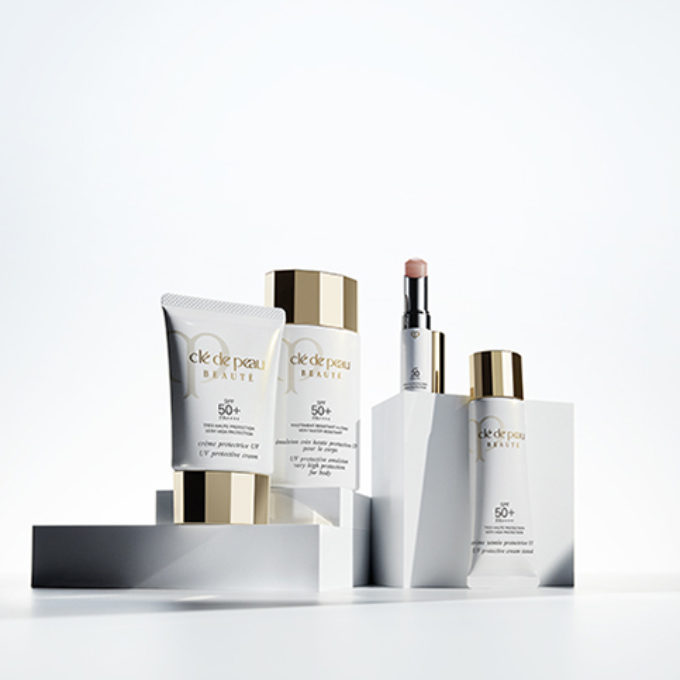 SYNACTIF白にゴールドの蓋の化粧品4点 化粧品レタッチ